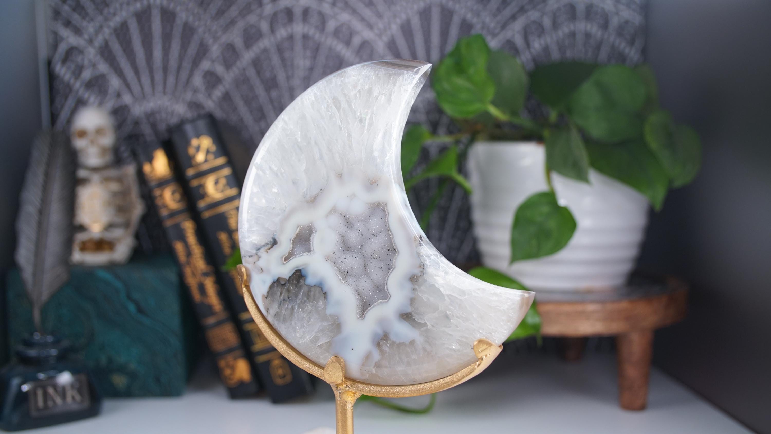 Crystal Agate Large Moon Carving On Stand Banded Stone Mineral Altar Reiki Healing Energy Feng Shui High Quality