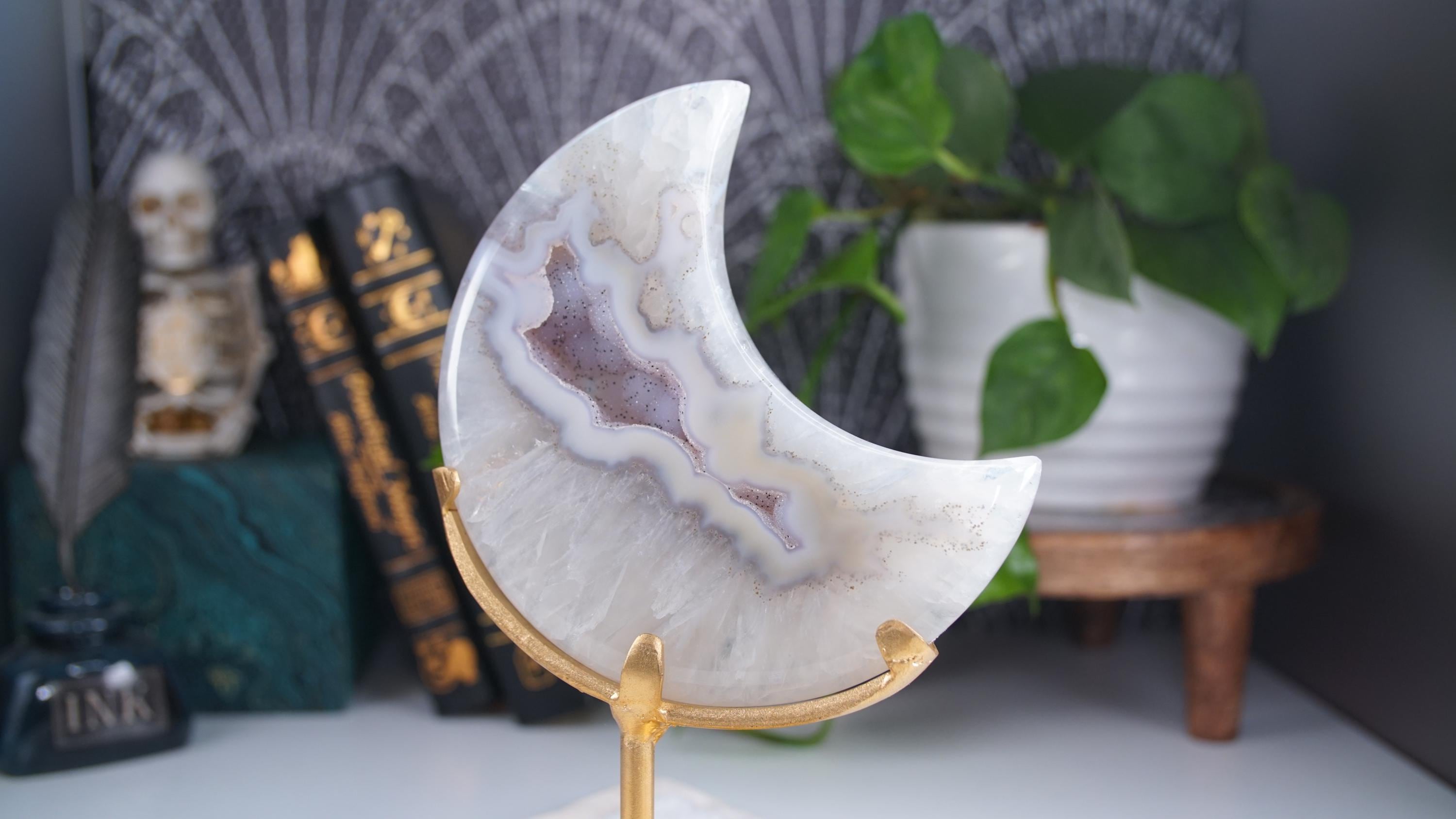 Crystal Agate Large Moon Carving On Stand Banded Stone Mineral Altar Reiki Healing Energy Feng Shui High Quality