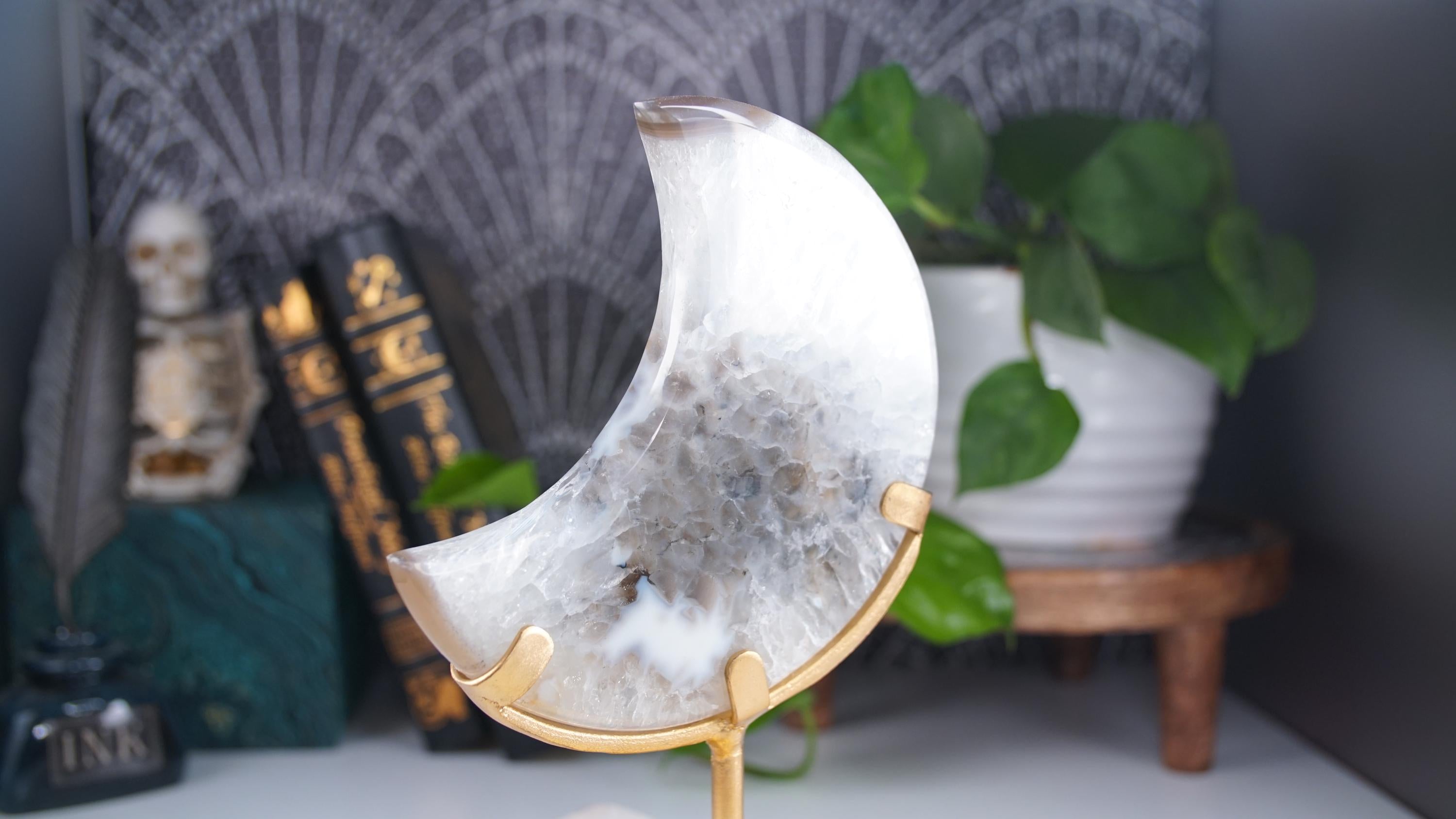 Crystal Agate Large Moon Carving On Stand Banded Stone Mineral Altar Reiki Healing Energy Feng Shui High Quality