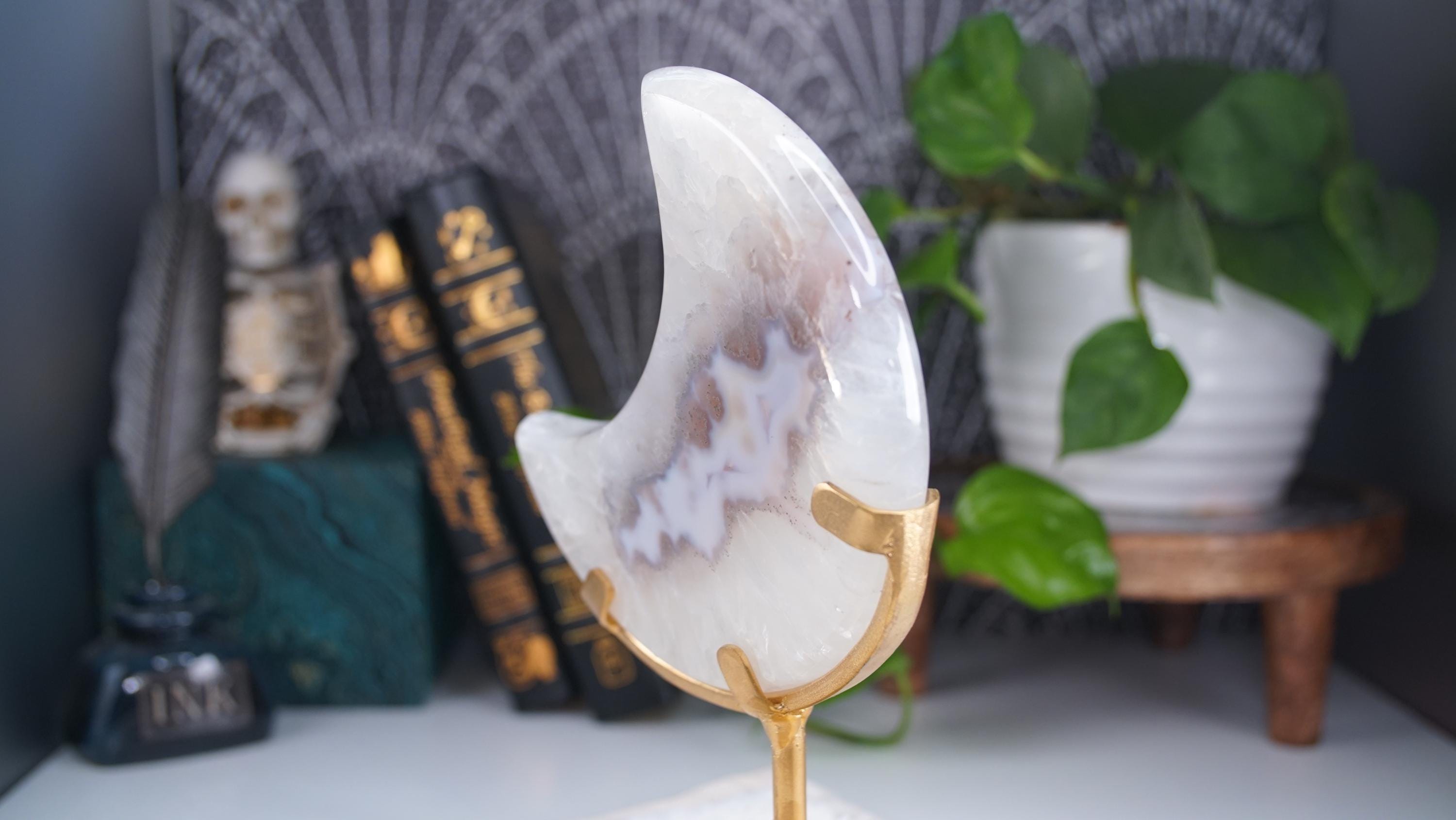 Crystal Agate Large Moon Carving On Stand Banded Stone Mineral Altar Reiki Healing Energy Feng Shui High Quality