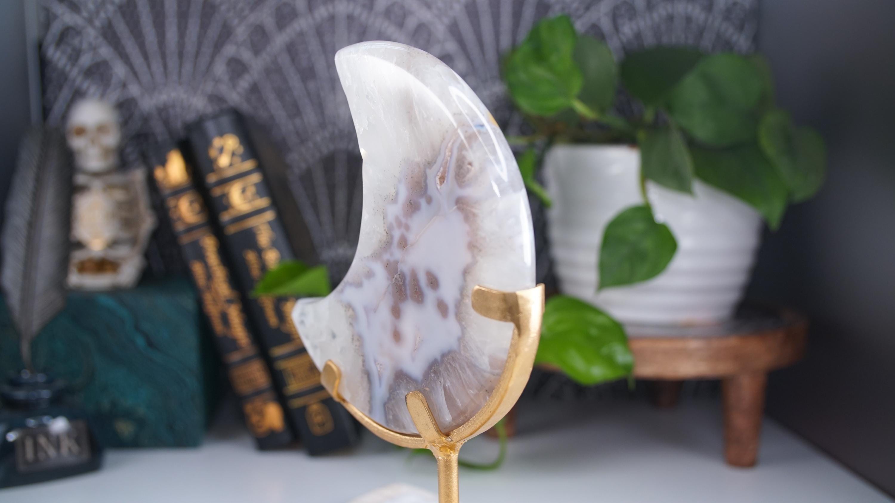 Crystal Agate Large Moon Carving On Stand Banded Stone Mineral Altar Reiki Healing Energy Feng Shui High Quality