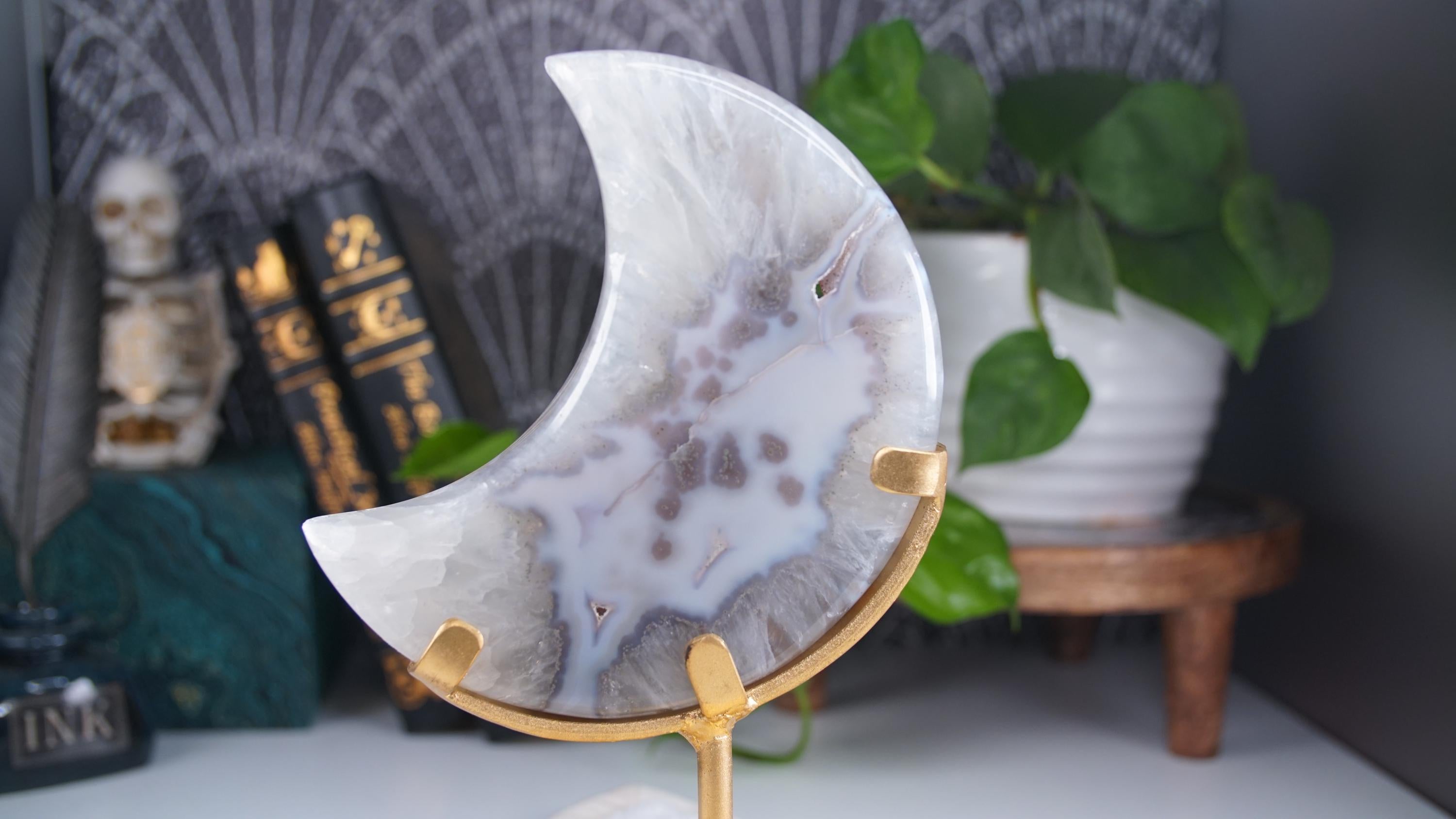 Crystal Agate Large Moon Carving On Stand Banded Stone Mineral Altar Reiki Healing Energy Feng Shui High Quality