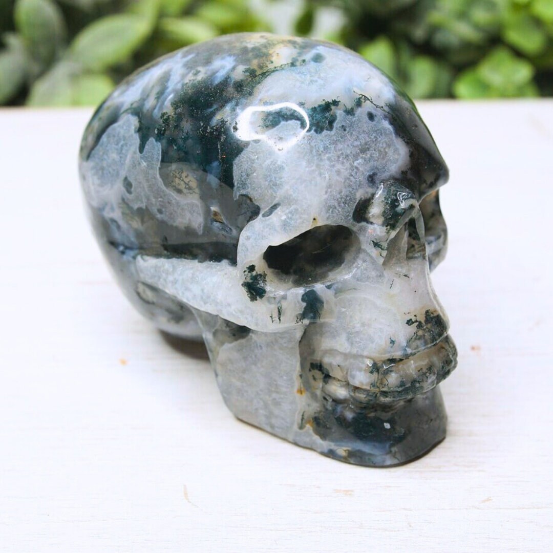 Moss Agate Skull Healing Crystal Druzy Moss Agate Carving Stone Statue Energy Goddess Body Energy Reiki Altar